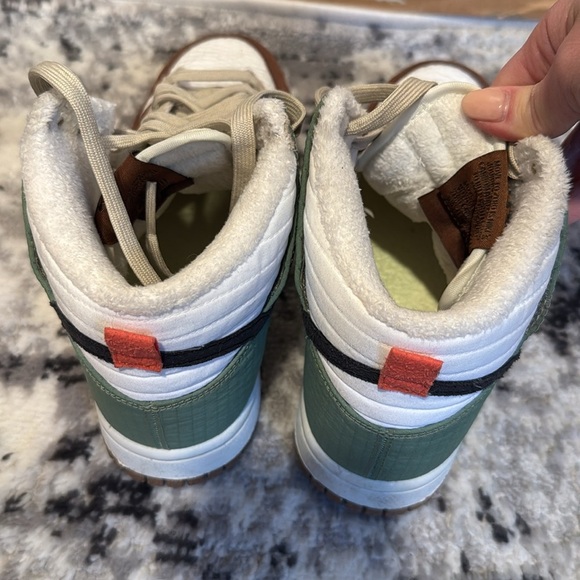 Nike dunks “toasty” with faux fur size 6.5 women’s - Picture 4 of 4